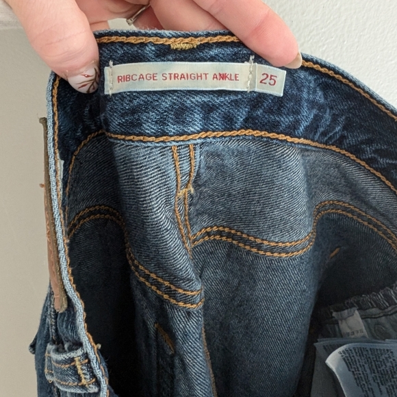 Levis Ribcage Straight Ankle Jeans - Picture 7 of 8